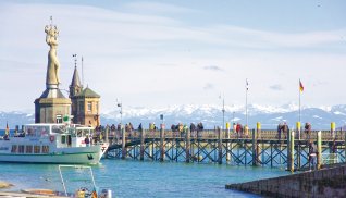 Hafeneinfahrt und Imperia in Konstanz © VRD-fotolia.com