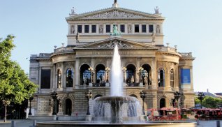 Alte Oper in Frankfurt am Main © JeniFoto-shutterstock.com/2013