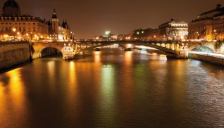 Blick über die Seine in Paris © vvoe - fotolia.com