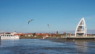 Seezeichen und Hafeneinfahrt von Juist © dola710-fotolia.com