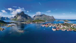 Reine in den Lofoten © harvepino-fotolia.com