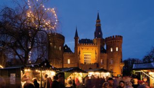 Weihnachtsmarkt auf Schloss Moyland © Lokomotiv.de