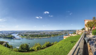 Blick von der Festung Ehrenbreitstein über Rhein, Mosel und die Stadt Koblenz 

 © pure-life-pictures-fotolia.com