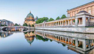 Berliner Dom und Museumsinsel Panorama © eyetronic - stock.adobe.com