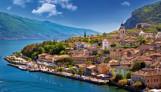 Blick auf Limone sul Garda  © xbrchx - stock.adobe.com