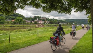 Radler am Weserradweg © Udo Weber - stock.adobe.com