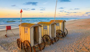 Umkleidewagen am Strand von Norderney. © DZT/Dietmar Scherf