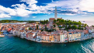 Rovinj Altstadtblick © xbrchx - stock.adobe.com